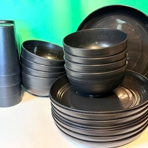 Wheat Straw Black Dinnerware Set